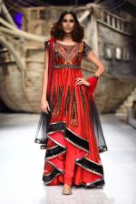 Model walk the ramp for JJ Valaya bridal show in Delhi on 23rd July 2013 (22).jpg
